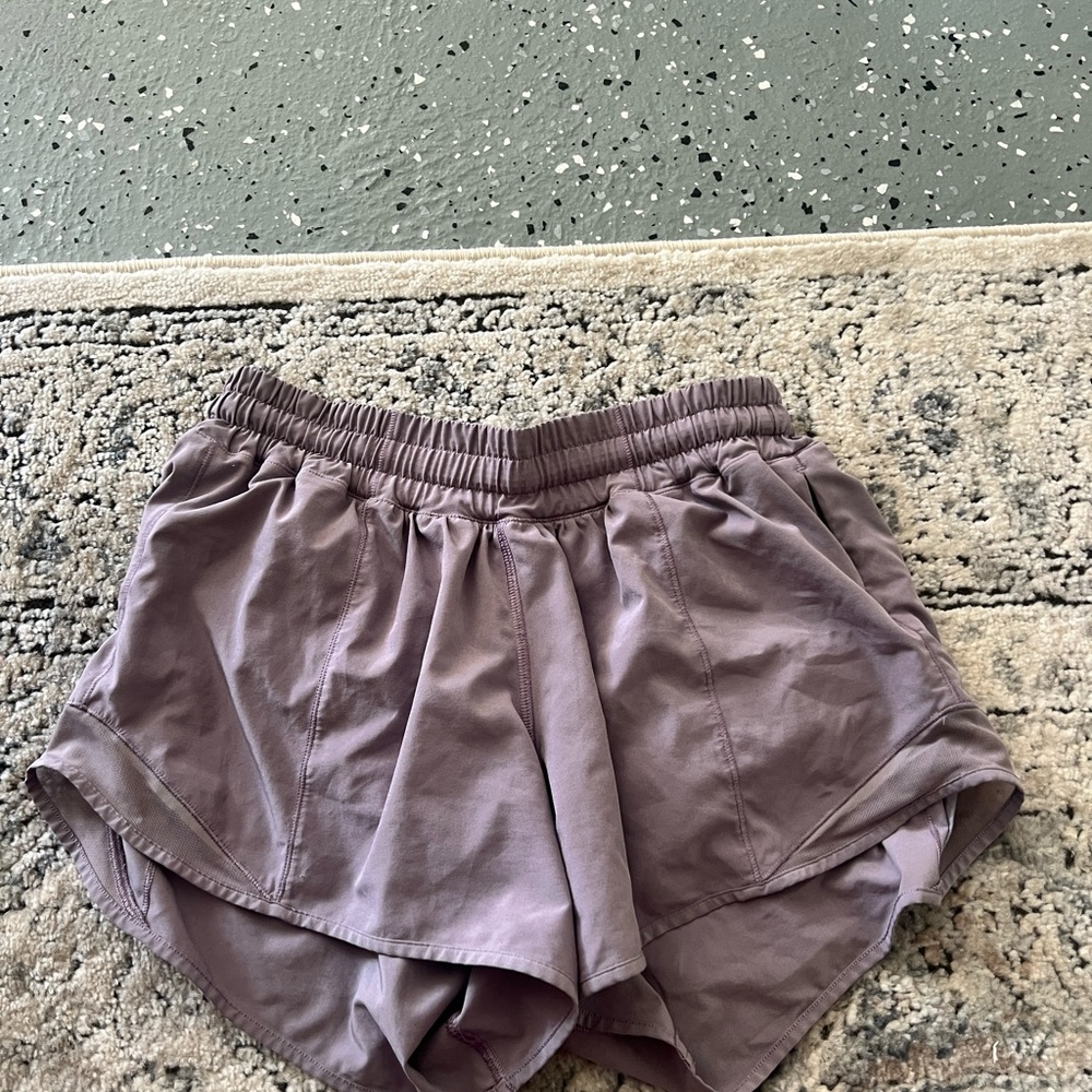 Lululemon Hotty Hot Low-Rise Short